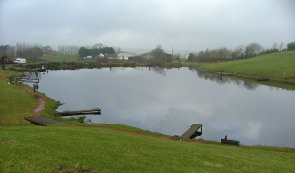 Looking towards Dam and entrance to Burnhouse